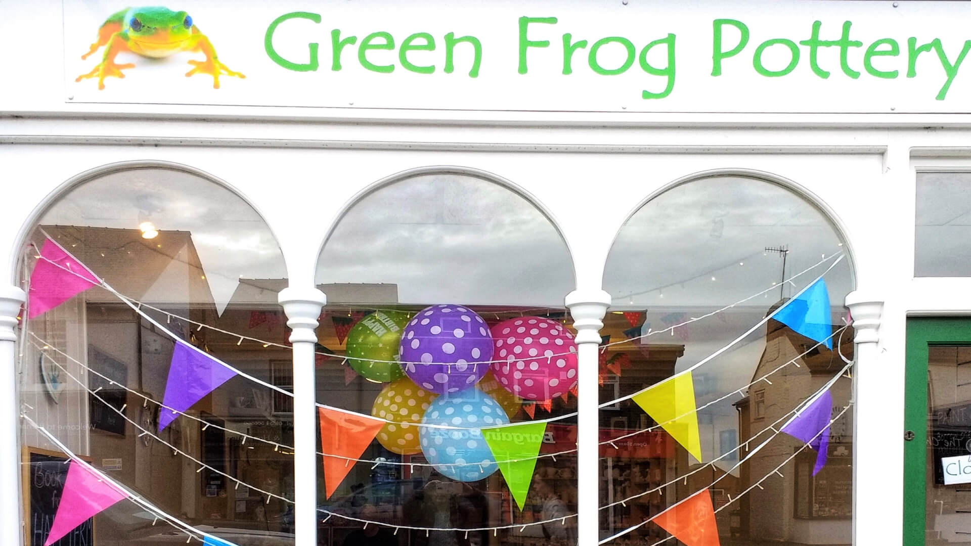 Green frog Pottery cover shop 1