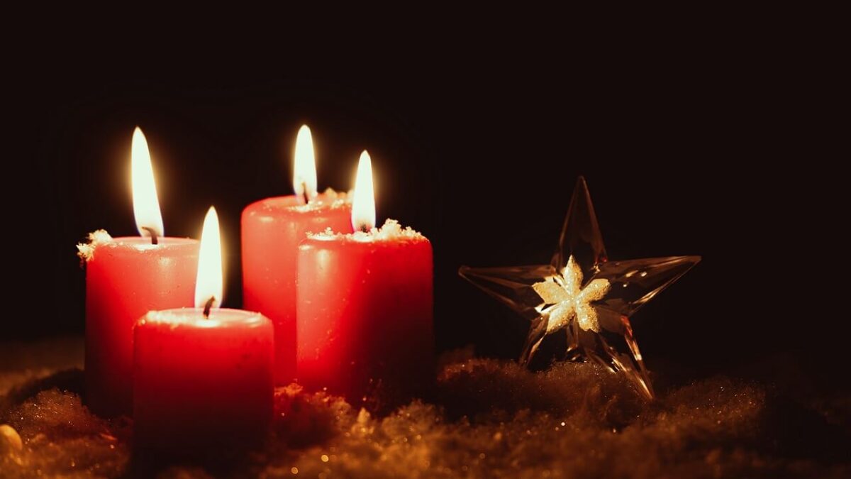 Red candles alongside a star