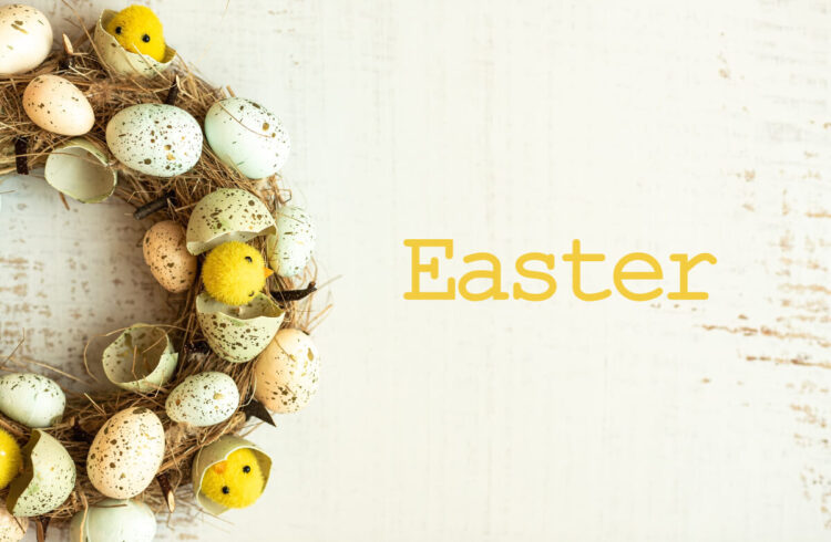 Easter Wreath with egg and chicks