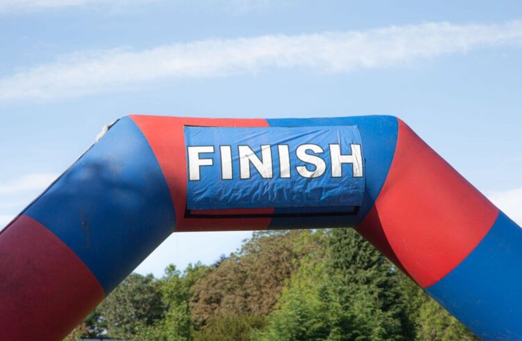 Blow up finish line sign