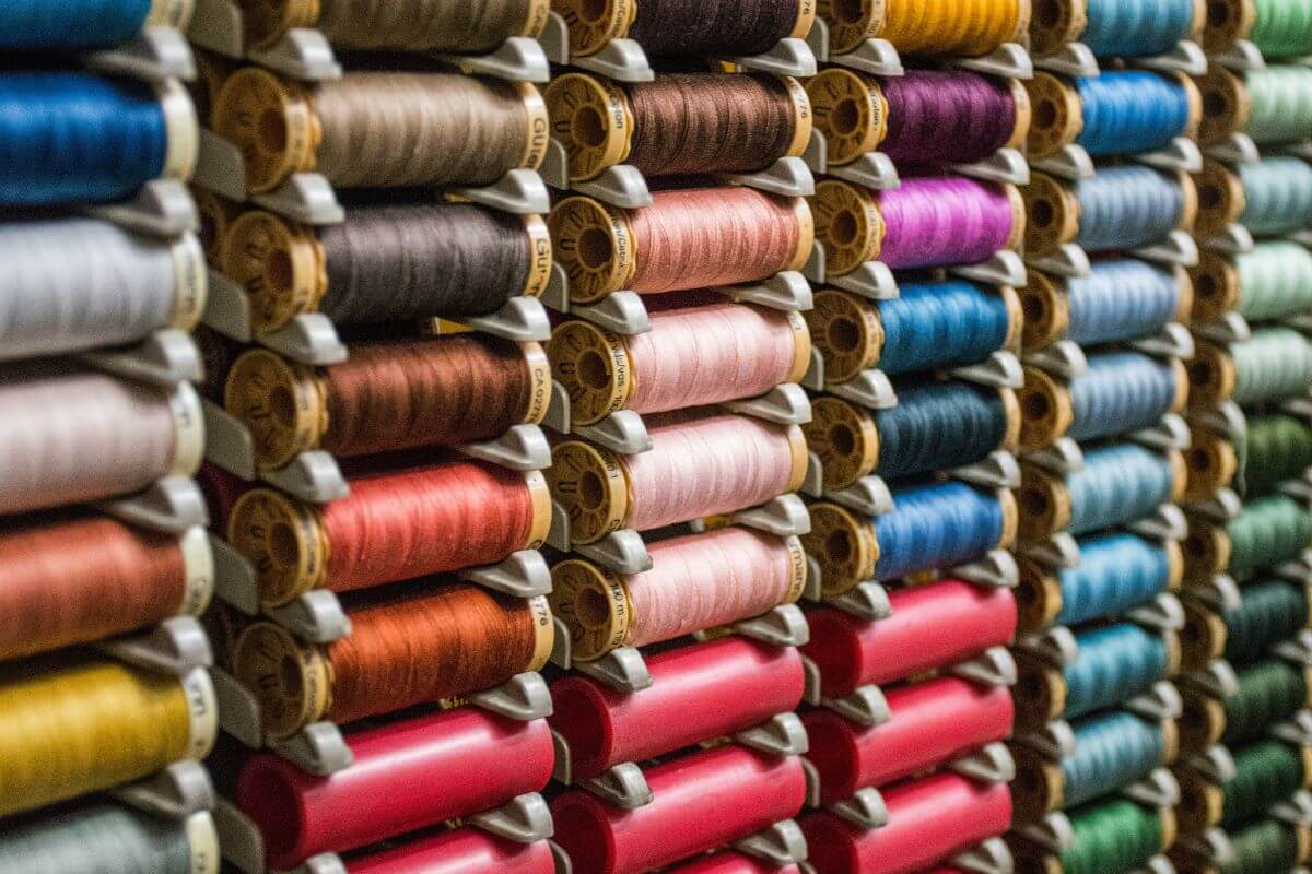 Rows of colourful sewing threads