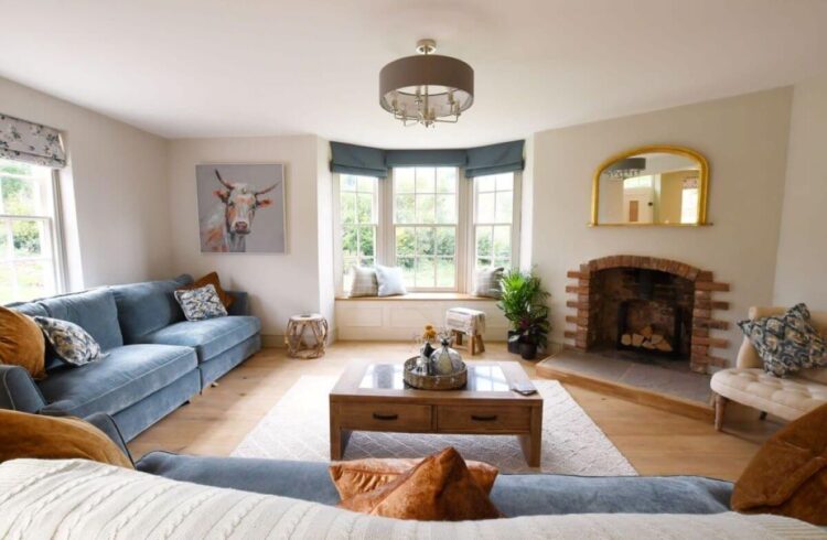 A luxurious farmhouse living room